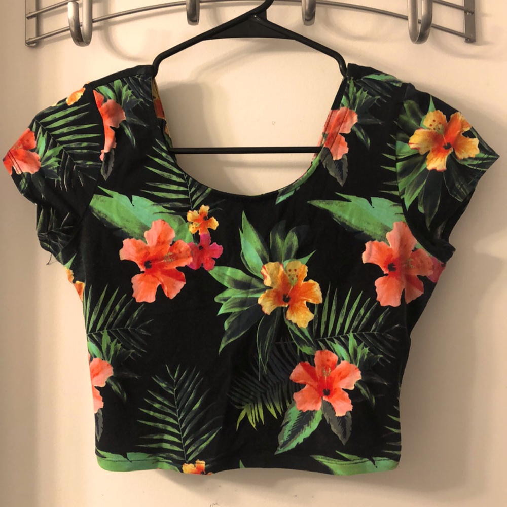 Hawaiian crop with cross back detail